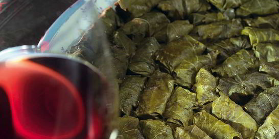 Долма из виноградных листьев