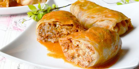 Голубцы с фаршем и рисом в кастрюле