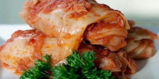 Голубцы в томатном соусе с квашеной капустой