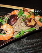 Гречневая лапша Соба с грибами и креветками