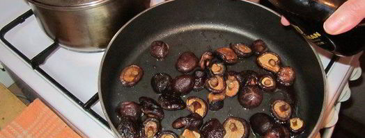 гречневая лапша соба с грибами и креветками. Шаг 6