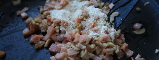 фаршированные шампиньоны. Шаг 3