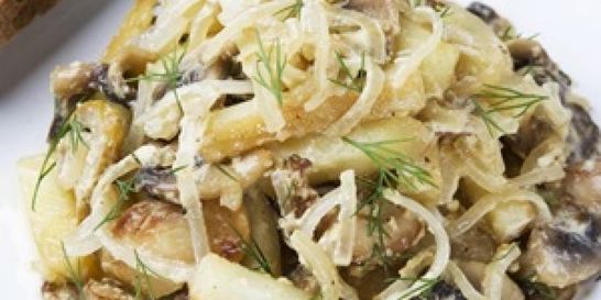 Грибы с картофелем и сметаной