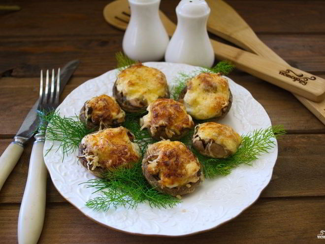 Рецепт начиненных грибов в духовке