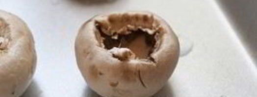 шампиньоны, фаршированные беконом и сыром. Шаг 3