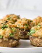 Шампиньоны, фаршированные курицей