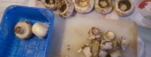 шампиньоны, фаршированные курицей. Шаг 4