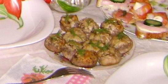 Шампиньоны, фаршированные орешками