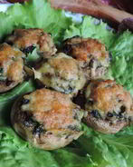 Шампиньоны, фаршированные зеленым луком