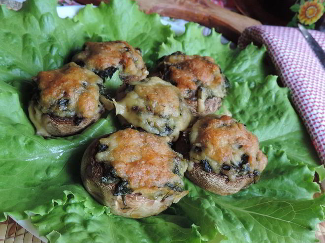 Рецепт шампиньонов, фаршированных зеленым луком