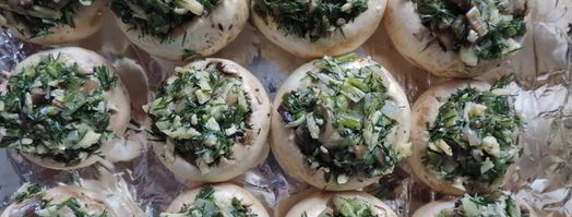 шампиньоны, фаршированные зеленым луком. Шаг 3