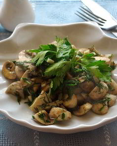 Шампиньоны с чесноком и зеленью