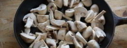 шампиньоны с чесноком и зеленью. Шаг 4