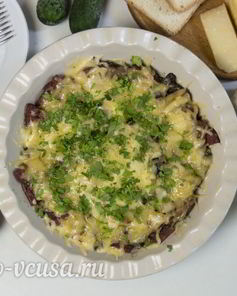 Шампиньоны с колбасой