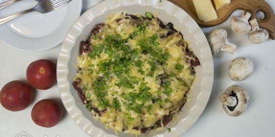 Шампиньоны с колбасой