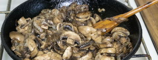 шампиньоны с колбасой. Шаг 3