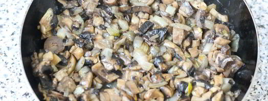 шампиньоны с курицей и сыром. Шаг 3