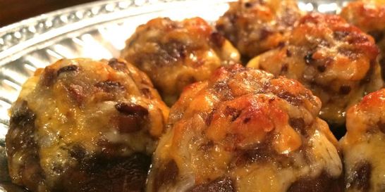 Шампиньоны с начинкой из бекона и сыра