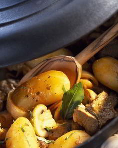 Жаренка с грибами, мясом и картофелем