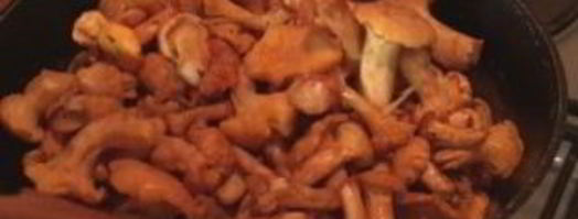 жареные грибы лисички с чесноком в сливочном масле. Шаг 5