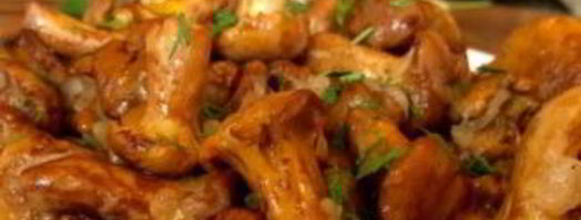 жареные грибы лисички с чесноком в сливочном масле. Шаг 7