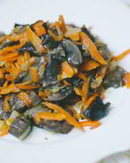 Жареные грибы с морковкой и луком