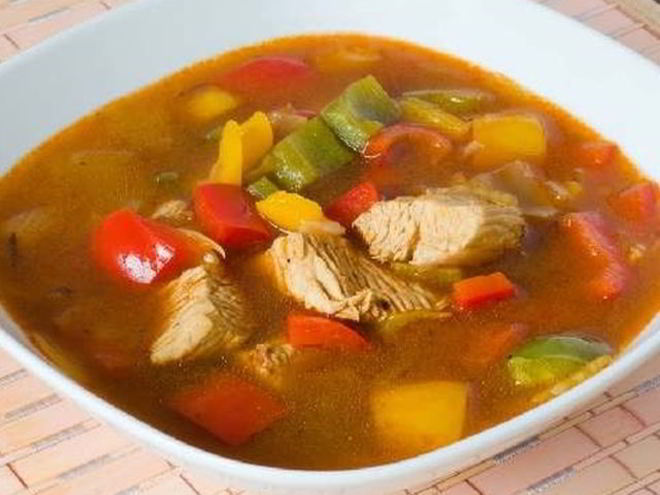 Рецепт ароматного супа-гуляша из курицы