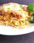 Гуляш из фарша индейки с лапшой