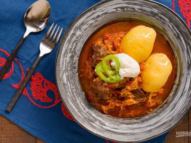 Рецепт гуляша из говядины и кислой капусты