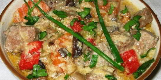 Гуляш из говядины с грибами