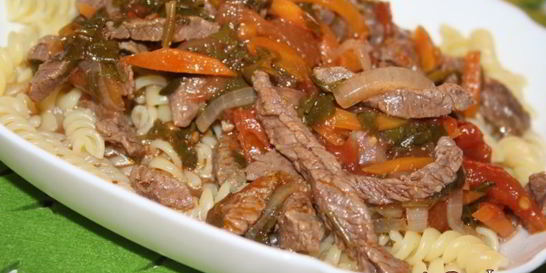 Гуляш из говядины с кинзой