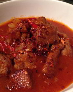 Гуляш из индейки с абрикосами