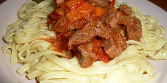 Гуляш из пароварки