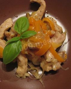 Гуляш из свинины с болгарским перцем