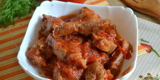 Гуляш из свинины с подливкой