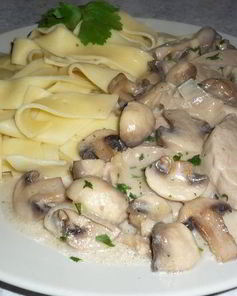 Гуляш из свинины с шампиньонами