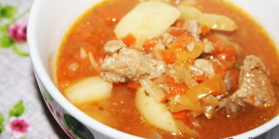 Суп-гуляш с индейкой