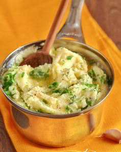 Картофельное пюре с печеным чесноком и петрушкой