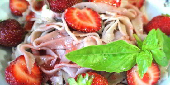 Клубничная лапша