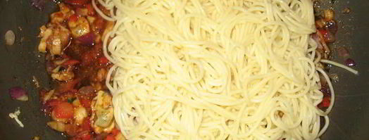 корейская лапша с беконом, мидиями и вешенками. Шаг 9