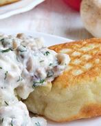 Картофельные котлеты с грибным соусом
