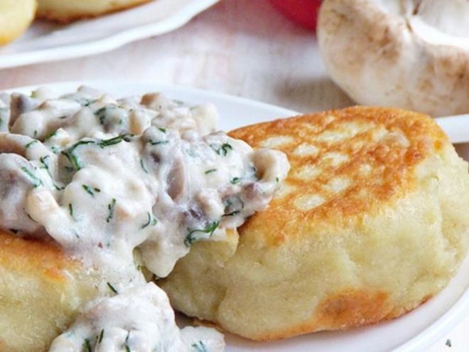 Рецепт картофельных котлет с грибным соусом