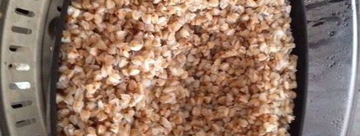 куриные котлетки с белым соусом и гречкой на пару. Шаг 3