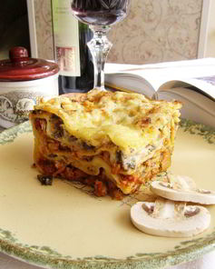 Лазанья с куриным соусом болоньезе и грибами