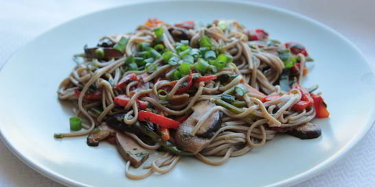 Летняя лапша соба stir-fry
