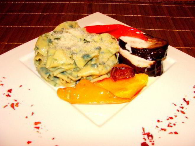 Рецепт домашней базиликовой пасты с овощами гриль и пармезаном