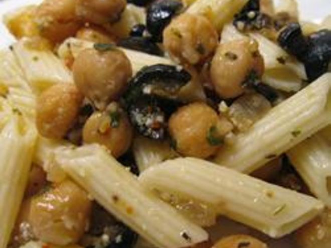 Рецепт итальянских макарон с нутом и маслинами