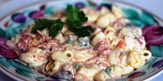 Макароны с копченой колбасой