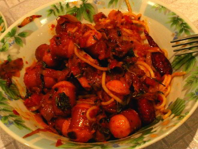 Рецепт макарон с сардельками в томатном соусе