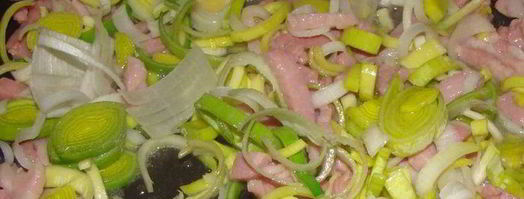 макароны с сыром, луком-пореем и свиной грудинкой. Шаг 4